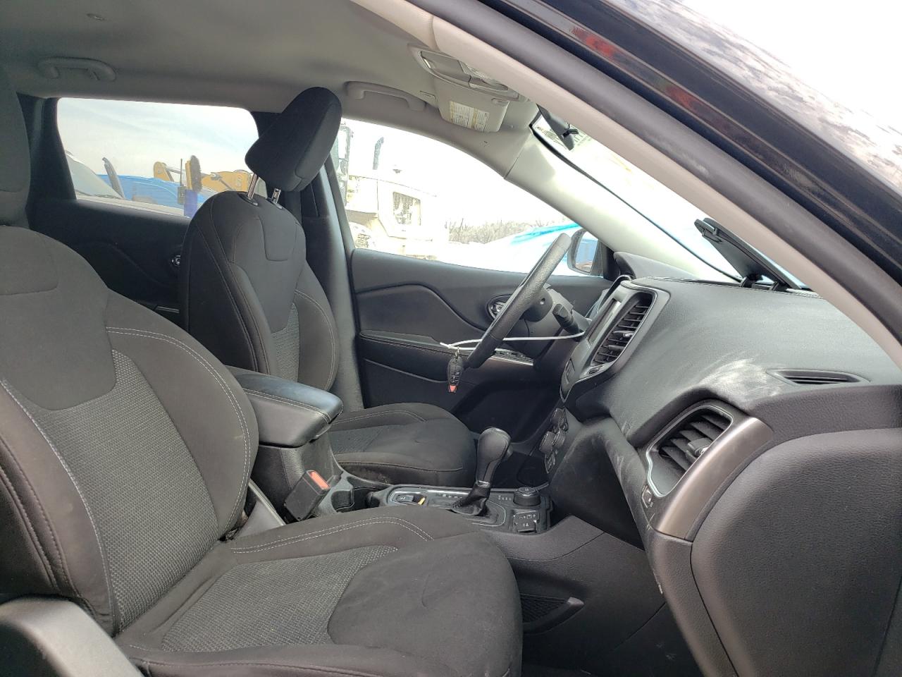 Photo 5 from auction – 2019 JEEP CHEROKEE L with VIN 1C4PJMCB9KD304780