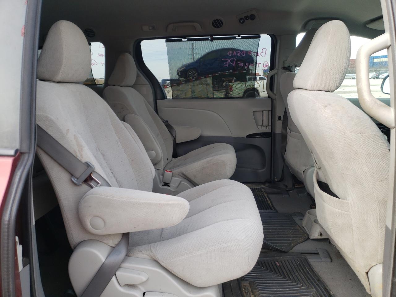 Photo 6 from auction – 2011 TOYOTA SIENNA LE with VIN 5TDJK3DC6BS007281