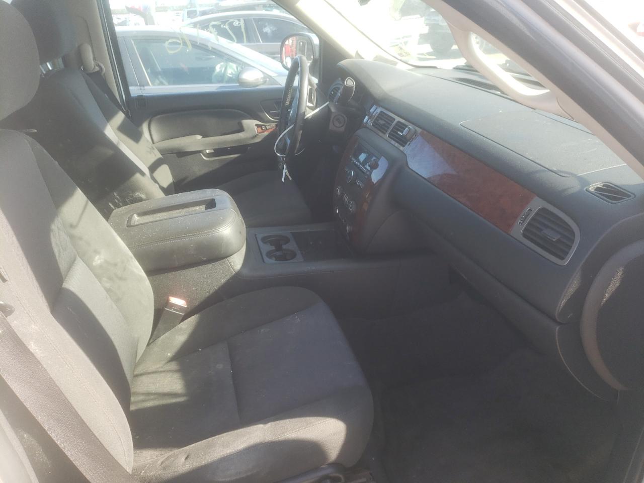 Photo 5 from auction – 2012 CHEVROLET SUBURBAN C with VIN 1GNSCHE03CR306429