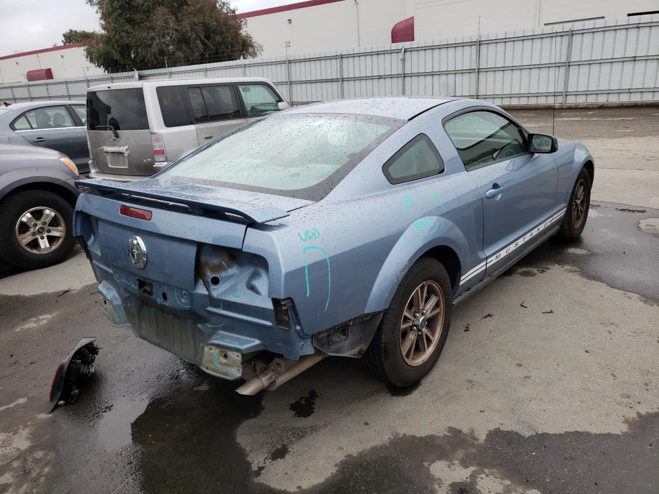 Photo 4 from auction – 2005 FORD MUSTANG with VIN 1ZVFT80N355149005