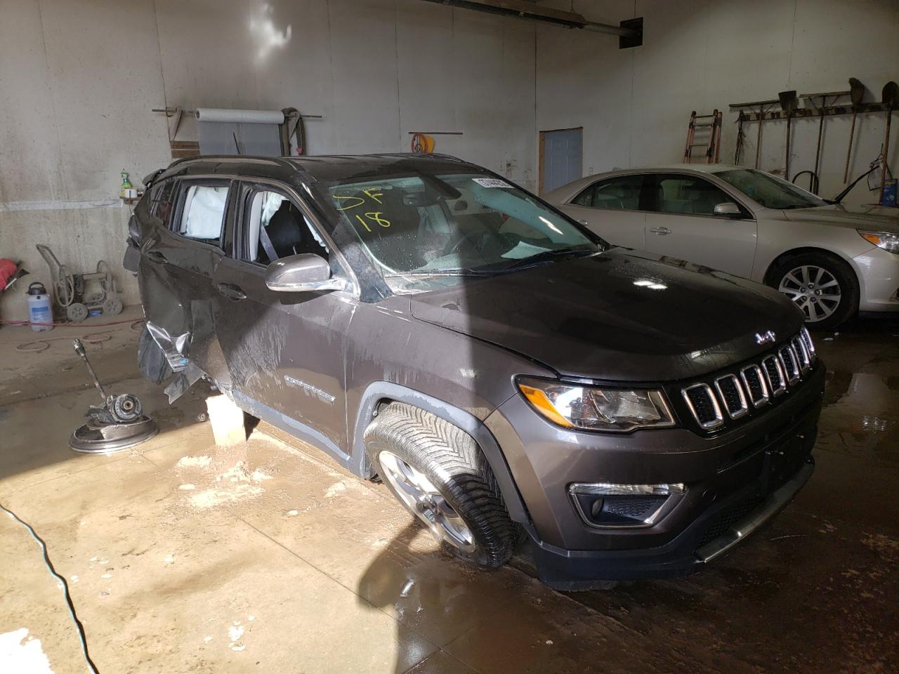 JEEP COMPASS LI 2018 with VIN 3C4NJDCB9JT146702 - Photo from auction