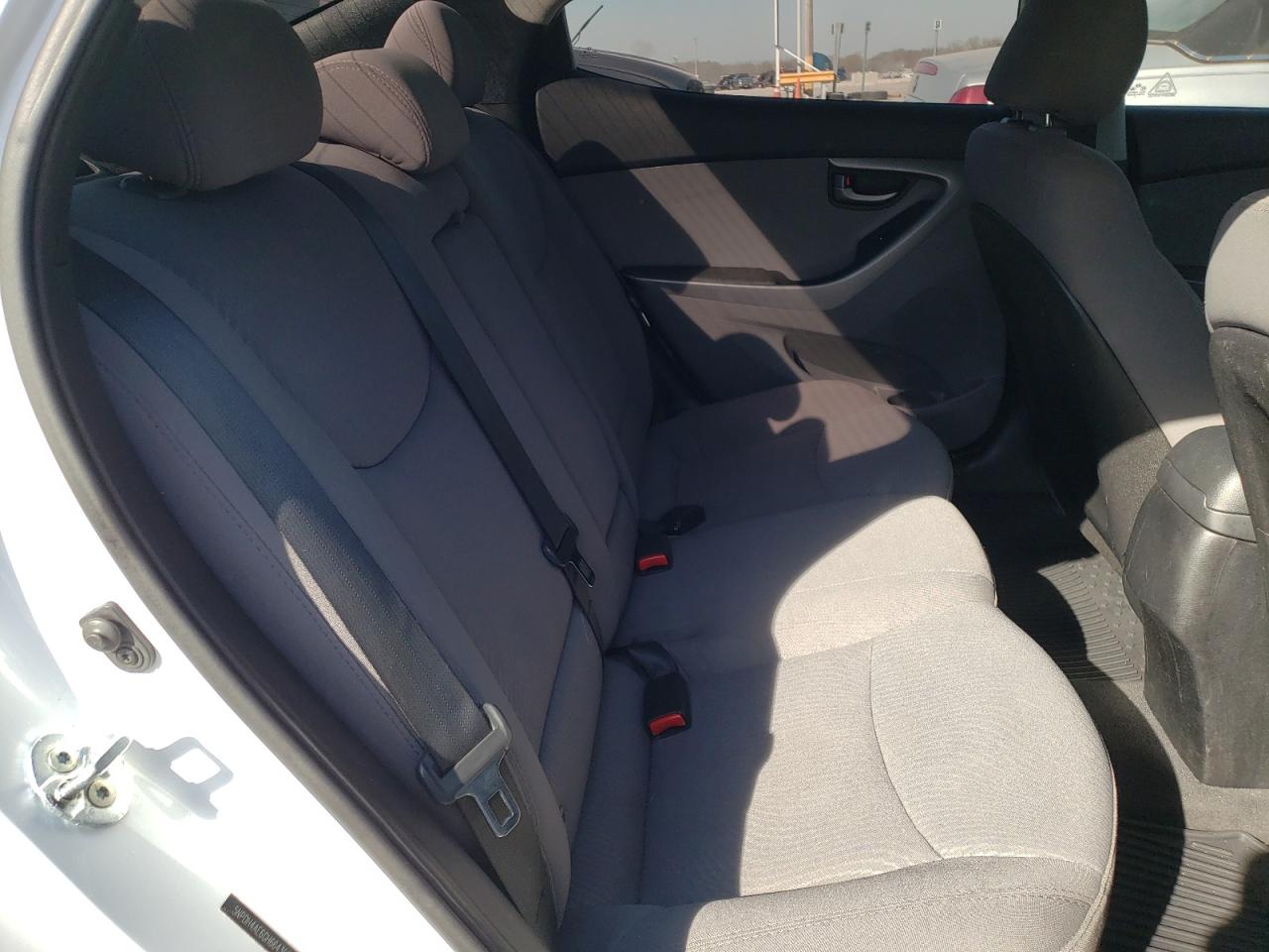 Photo 18 from auction – 2016 HYUNDAI ELANTRA SE with VIN 5NPDH4AE6GH664358