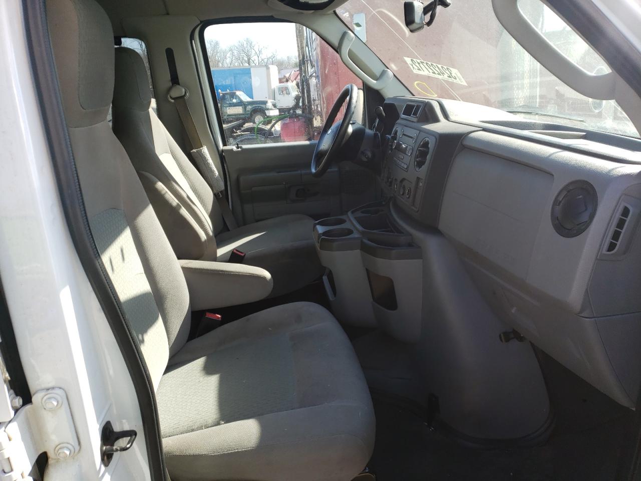 Photo 5 from auction – 2014 FORD ECONOLINE with VIN 1FBSS3BL4EDA97381