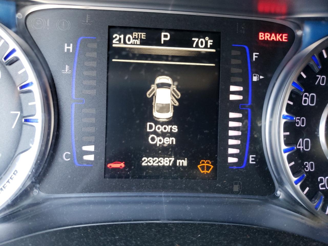 Photo 8 from auction – 2015 CHRYSLER 200 LIMITE with VIN 1C3CCCAB3FN504211