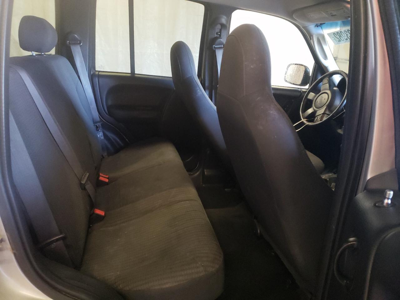 Photo 6 from auction – 2003 JEEP LIBERTY SP with VIN 1J4GL48K63W630118