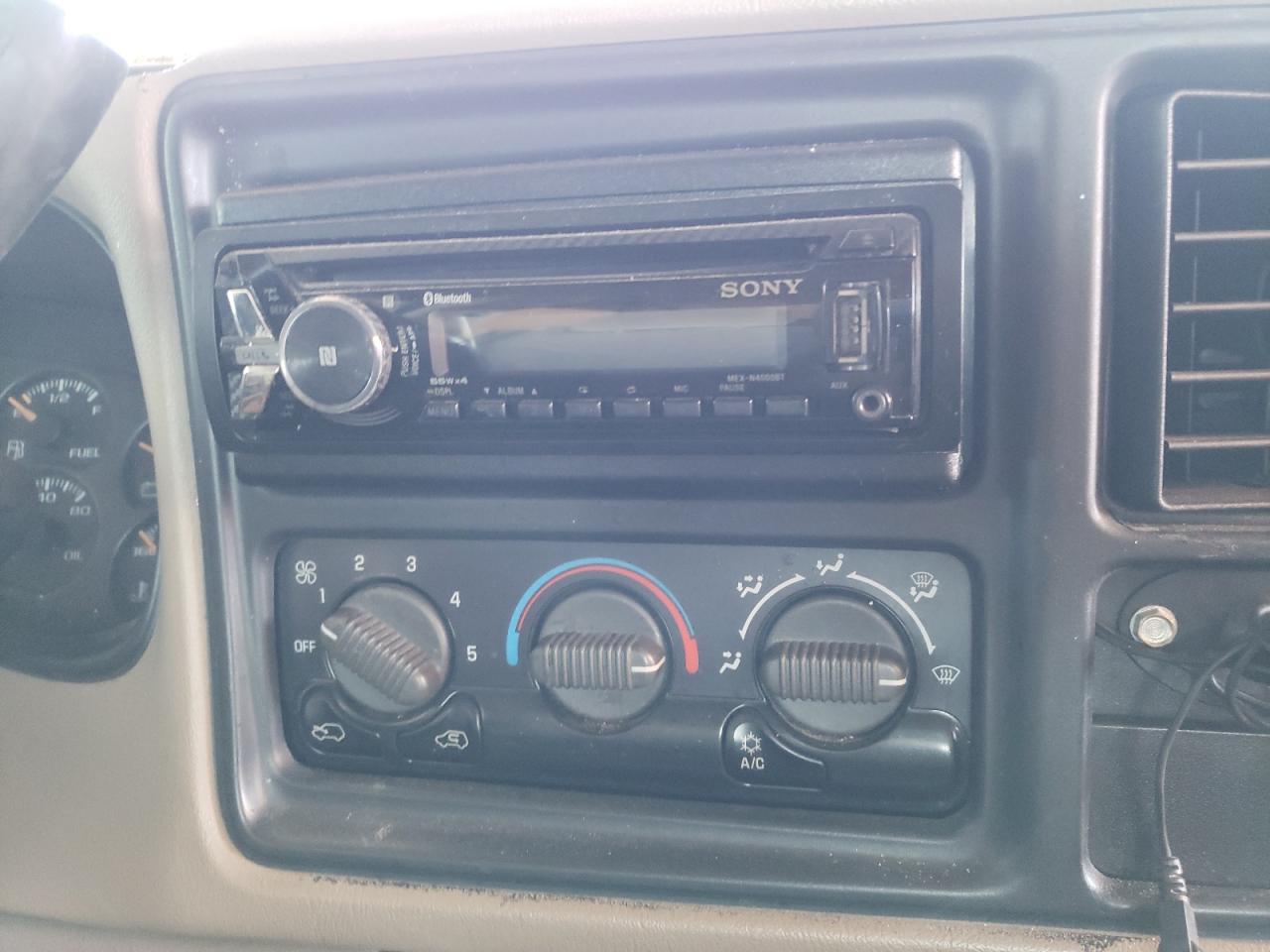 Photo 9 from auction – 2001 GMC NEW SIERRA with VIN 2GTEC19VX11333538