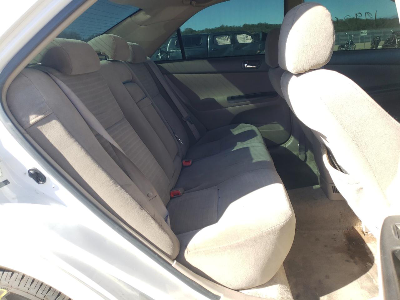 Photo 6 from auction – 2005 TOYOTA CAMRY LE with VIN 4T1BE32K05U016852