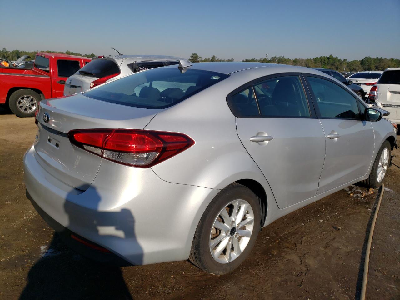 Photo 4 from auction – 2017 KIA FORTE LX with VIN 3KPFL4A78HE129630