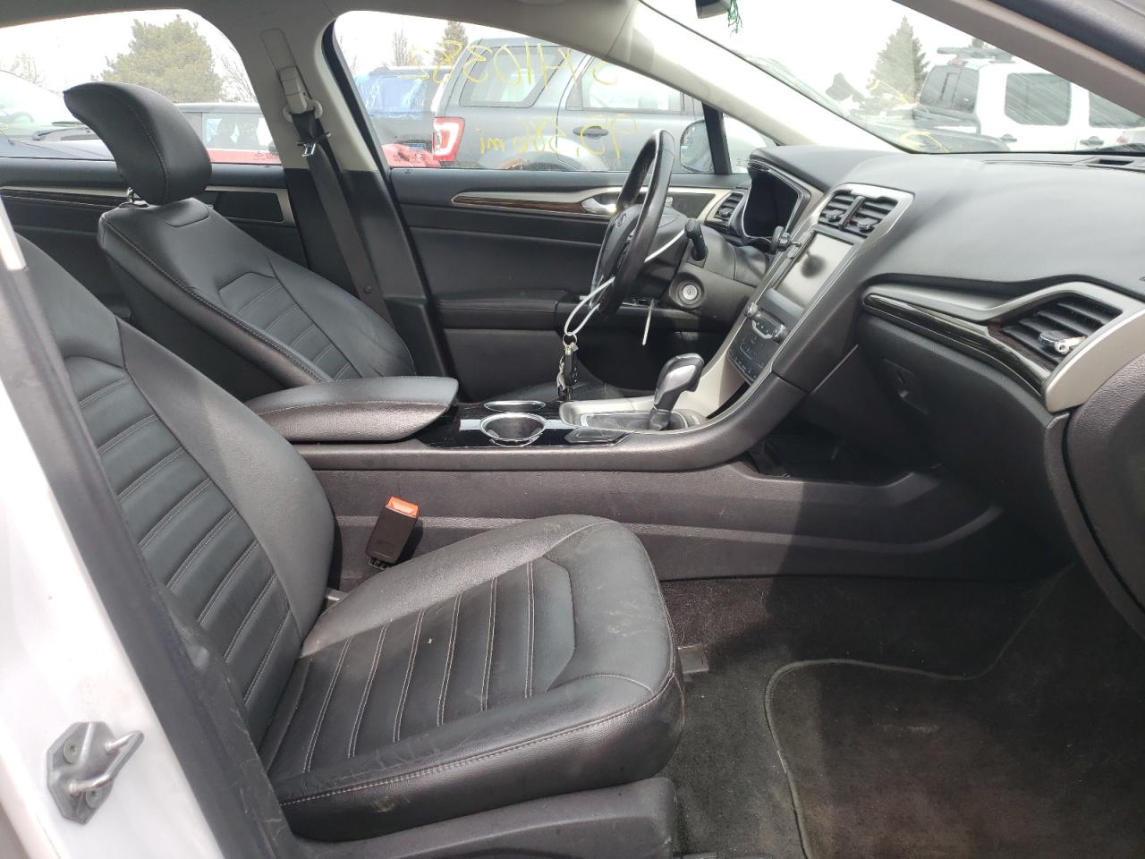 Photo 5 from auction – 2014 FORD FUSION SE with VIN 3FA6P0HD7ER102499