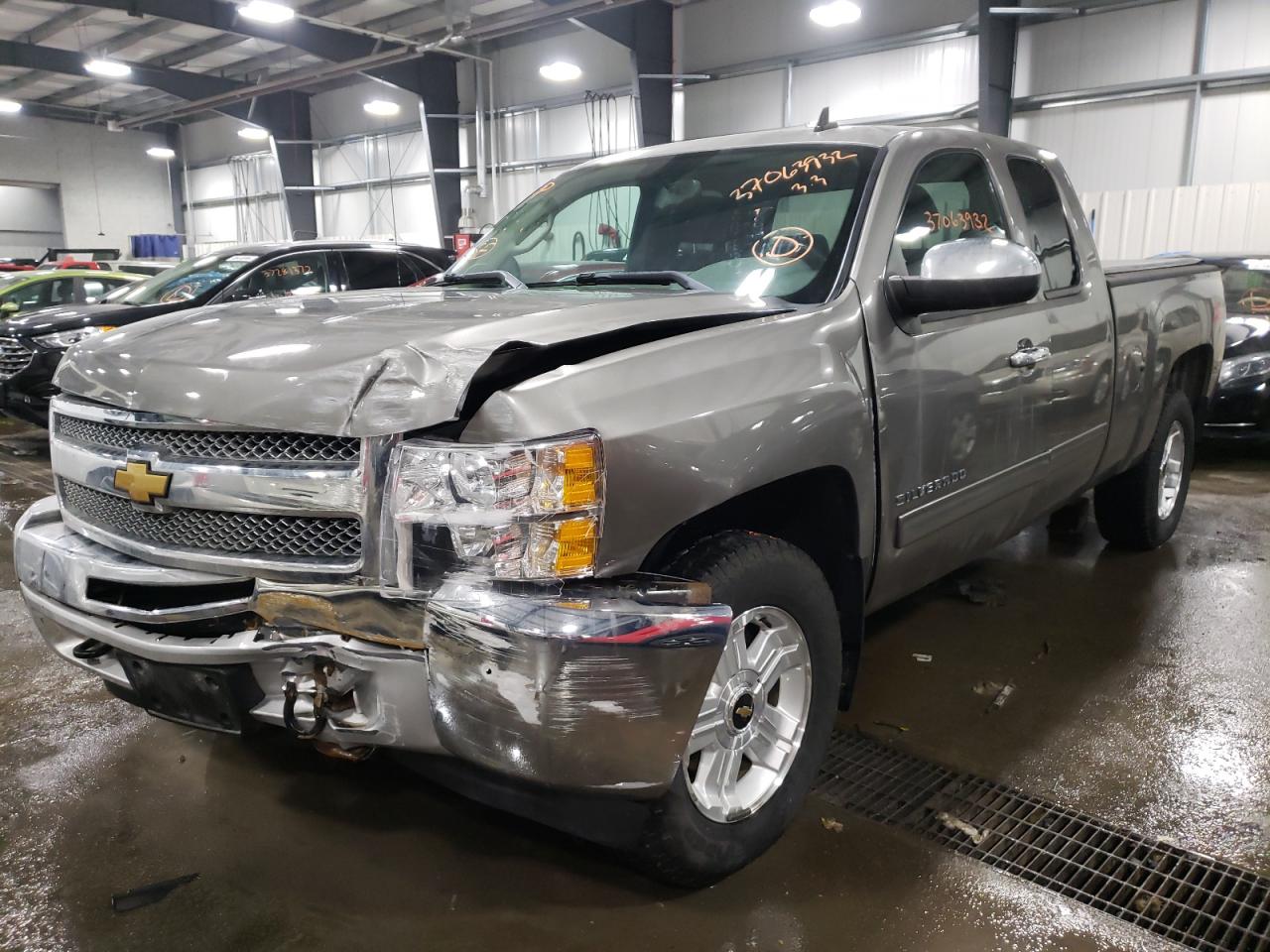 Photo 2 from auction – 2013 CHEVROLET SILVERADO with VIN 1GCRKSE71DZ342500