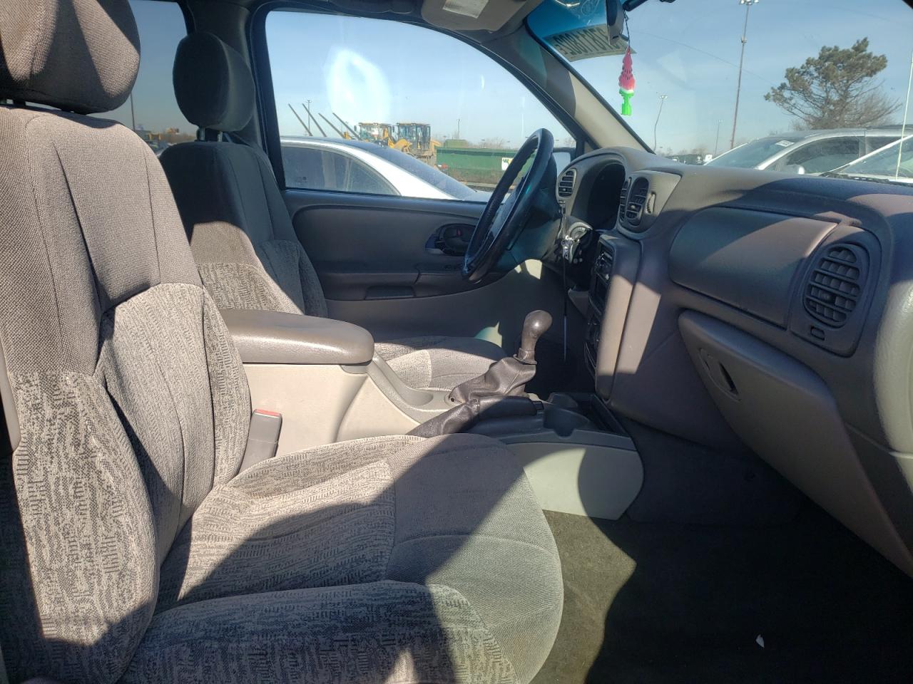 Photo 5 from auction – 2002 CHEVROLET TRAILBLAZE with VIN 1GNDS13S122468364
