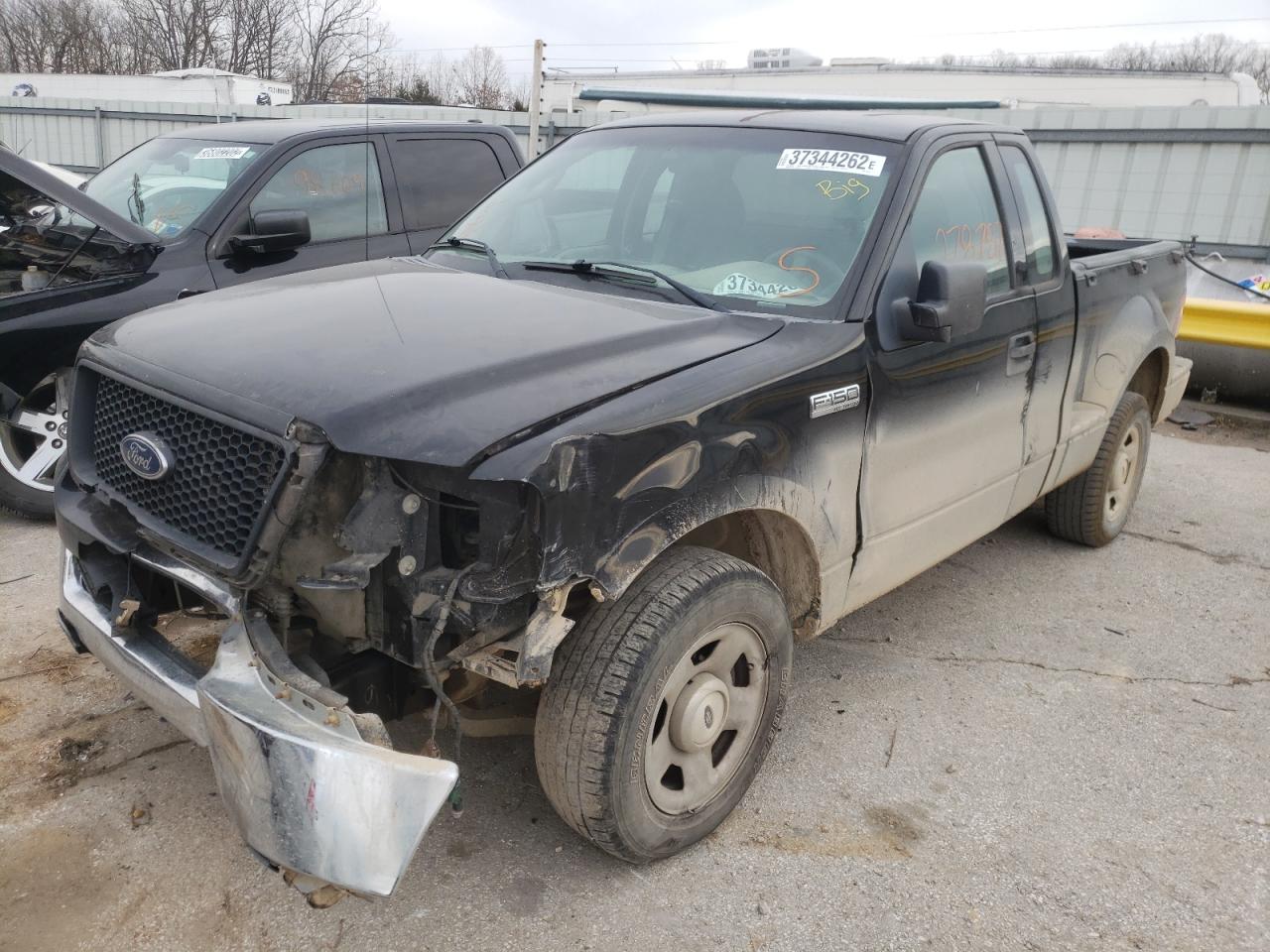 Photo 2 from auction – 2004 FORD F150 with VIN 1FTRF02W54KD13191
