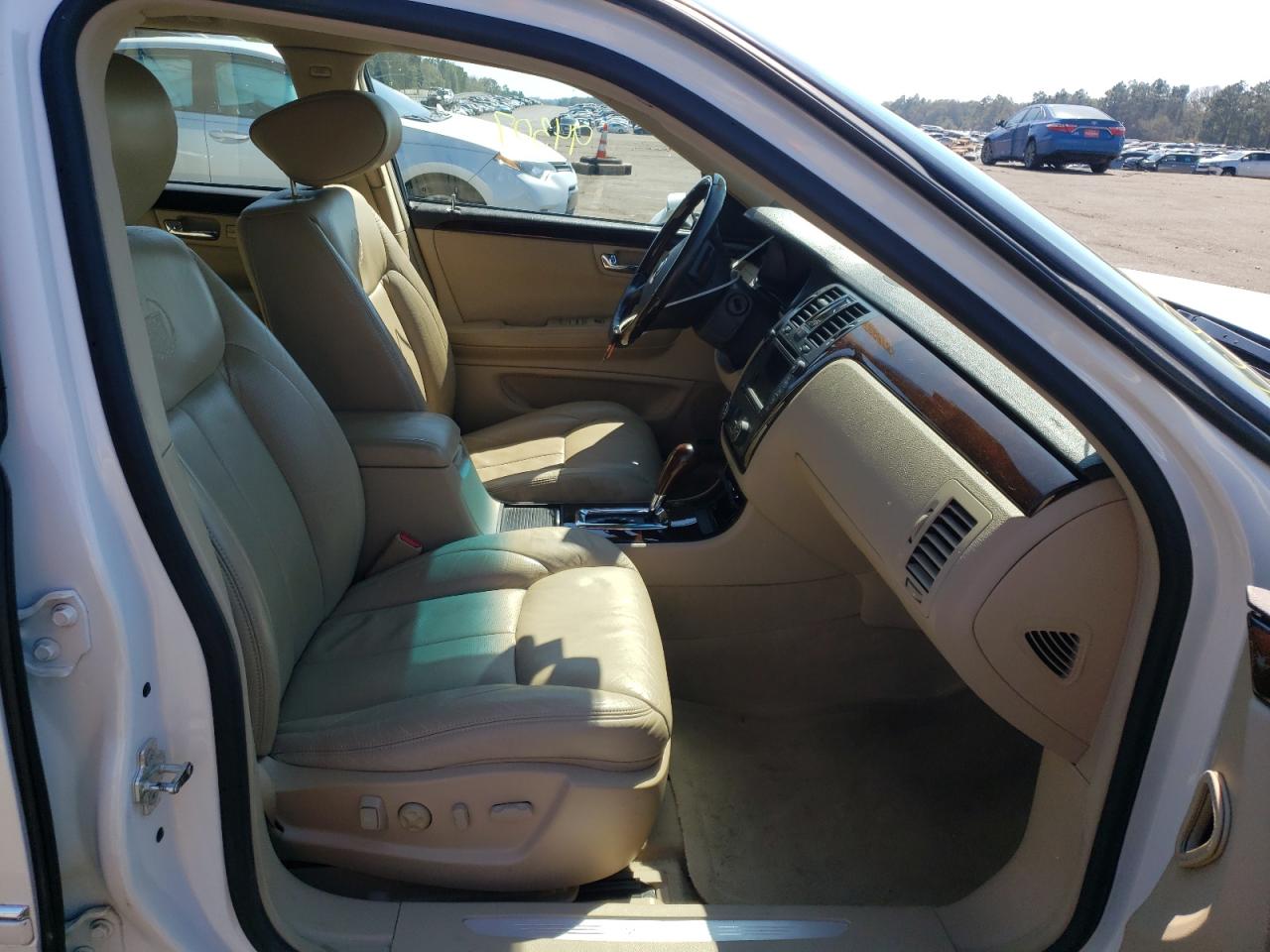 Photo 5 from auction – 2008 CADILLAC DTS with VIN 1G6KD57928U127838
