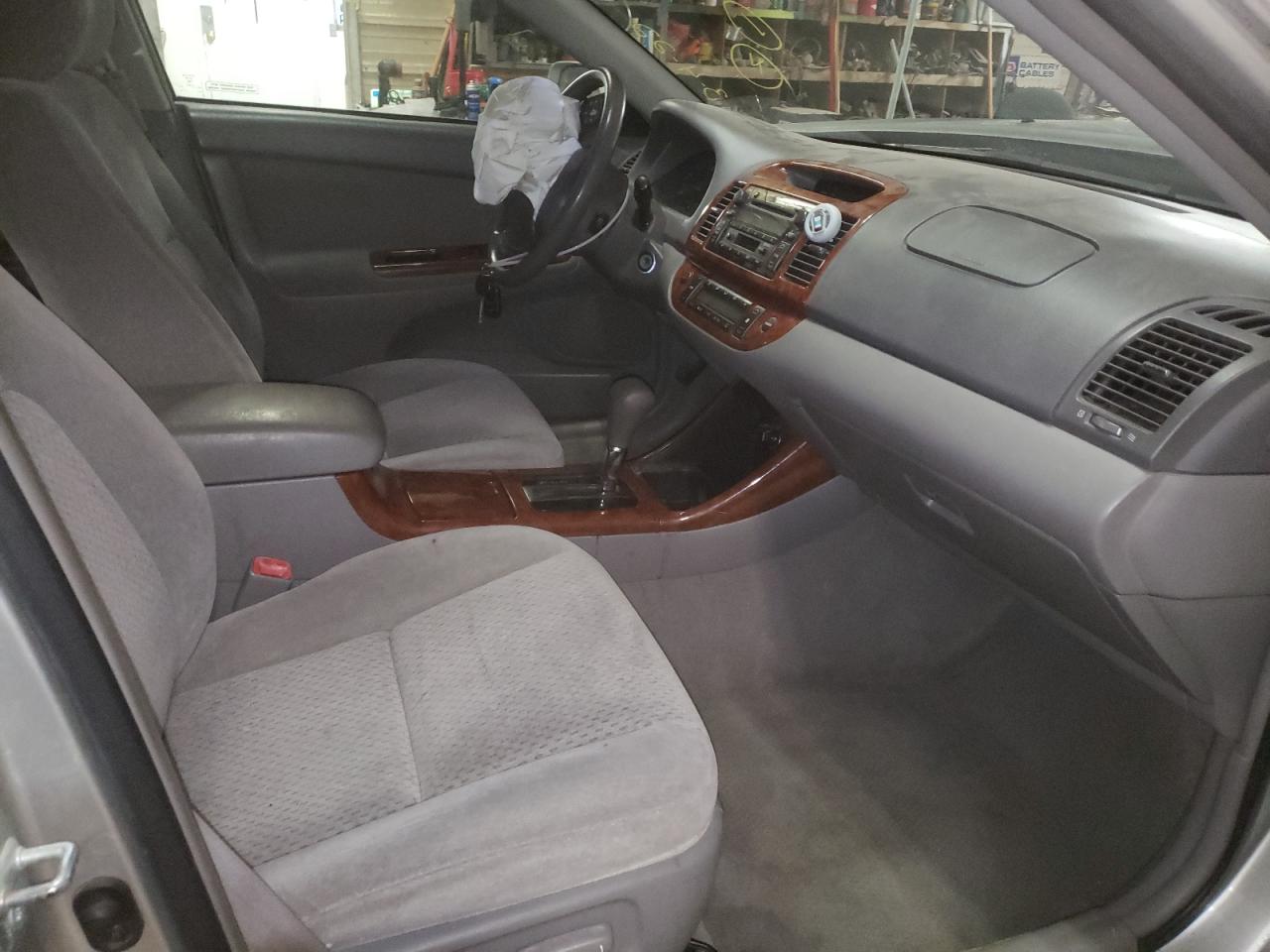Photo 5 from auction – 2004 TOYOTA CAMRY 4D 2 with VIN 4T1BE30K24U826016
