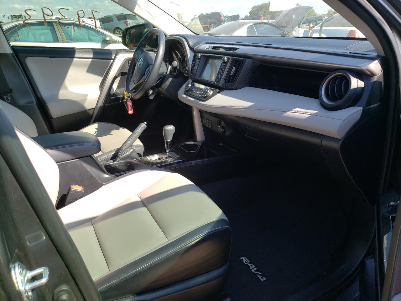 Photo 5 from auction – 2018 TOYOTA RAV4 LIMIT with VIN JTMYFREV8JD123081