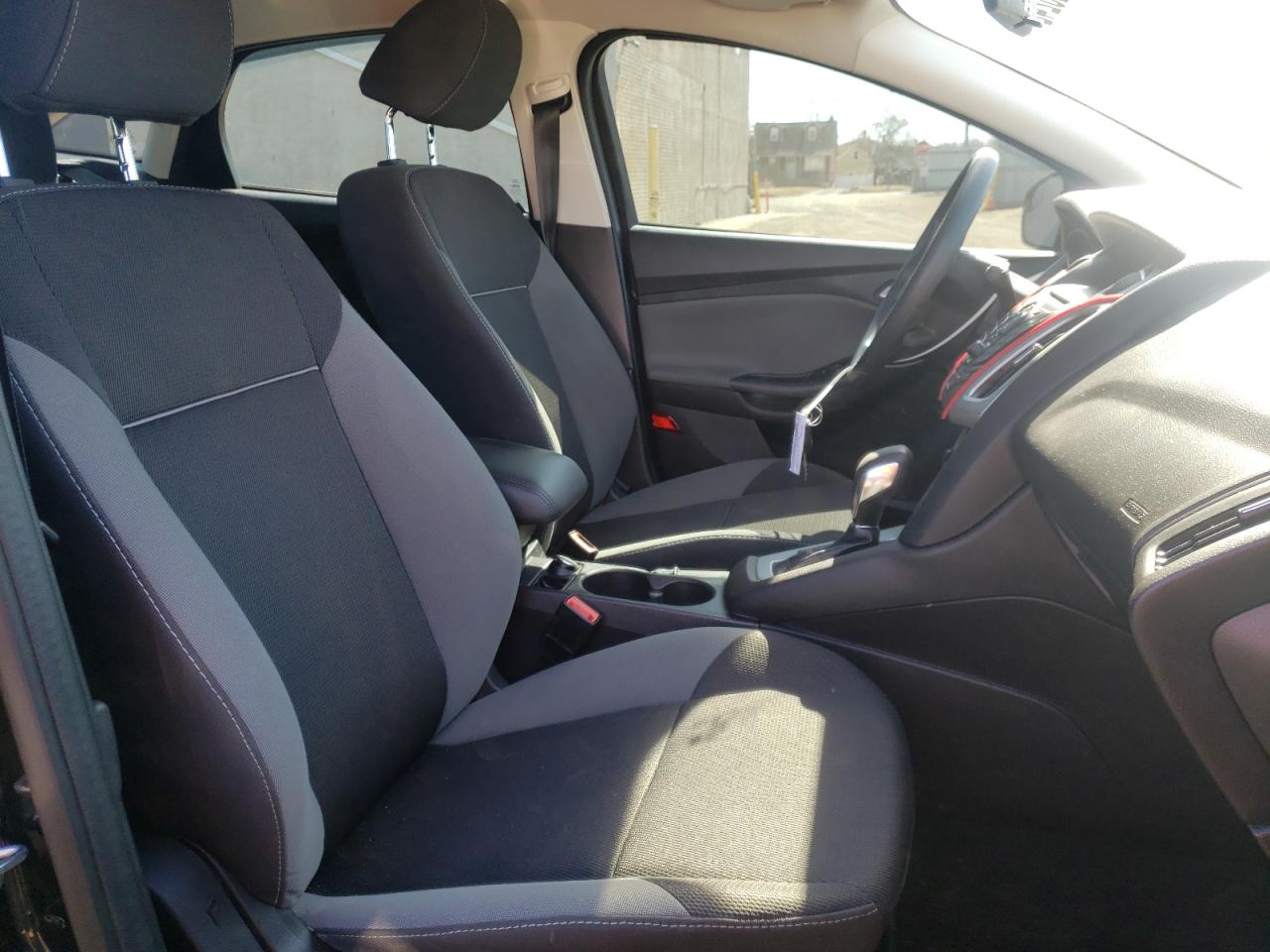Photo 5 from auction – 2014 FORD FOCUS SE with VIN 1FADP3F24EL226836