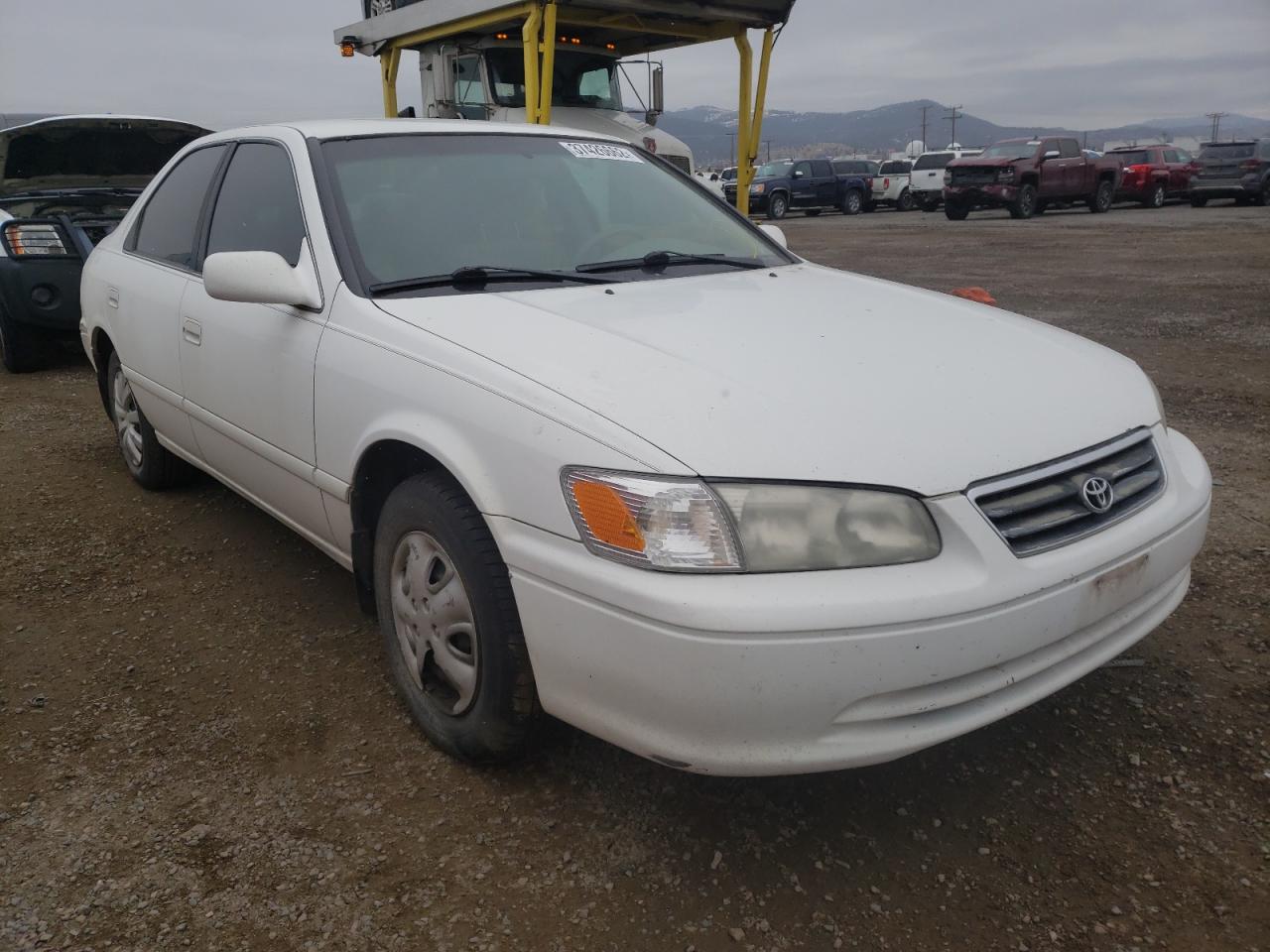 TOYOTA CAMRY CE 2000 with VIN 4T1BG22K3YU952571 - Photo from auction