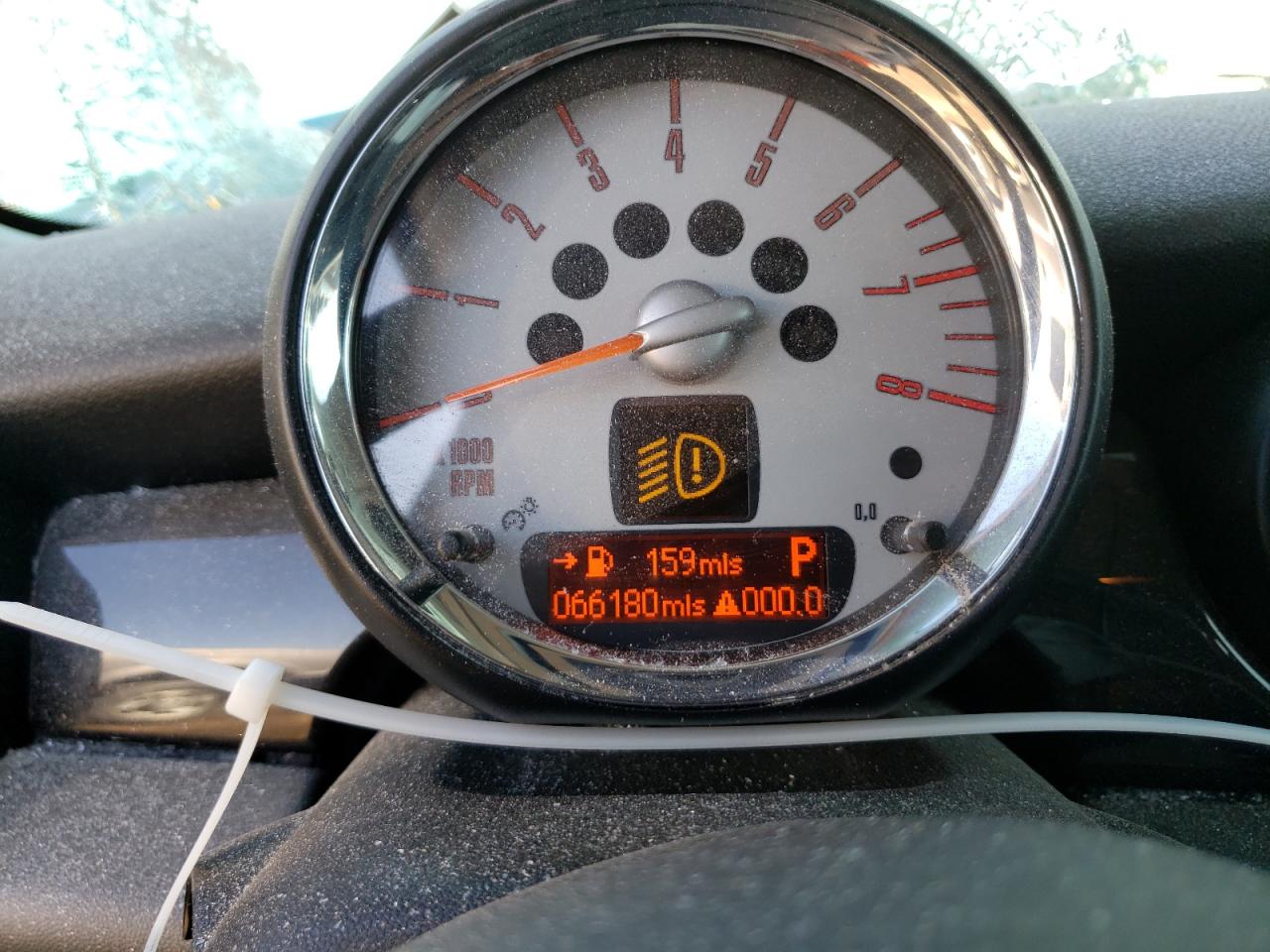 Photo 8 from auction – 2007 MINI COOPER with VIN WMWMF335X7TT54137