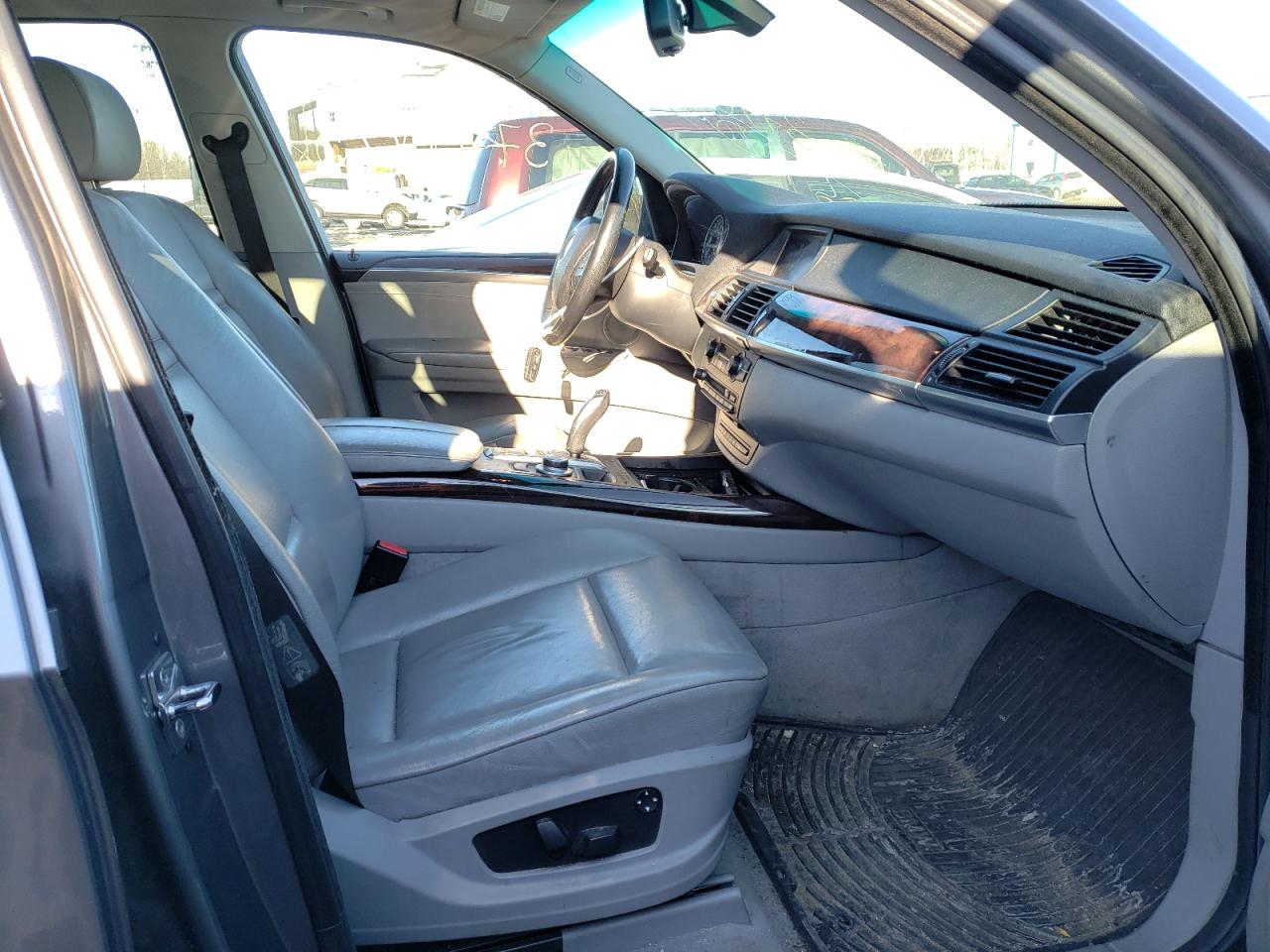 Photo 5 from auction – 2007 BMW X5 3.0I with VIN 4USFE43567LY77721