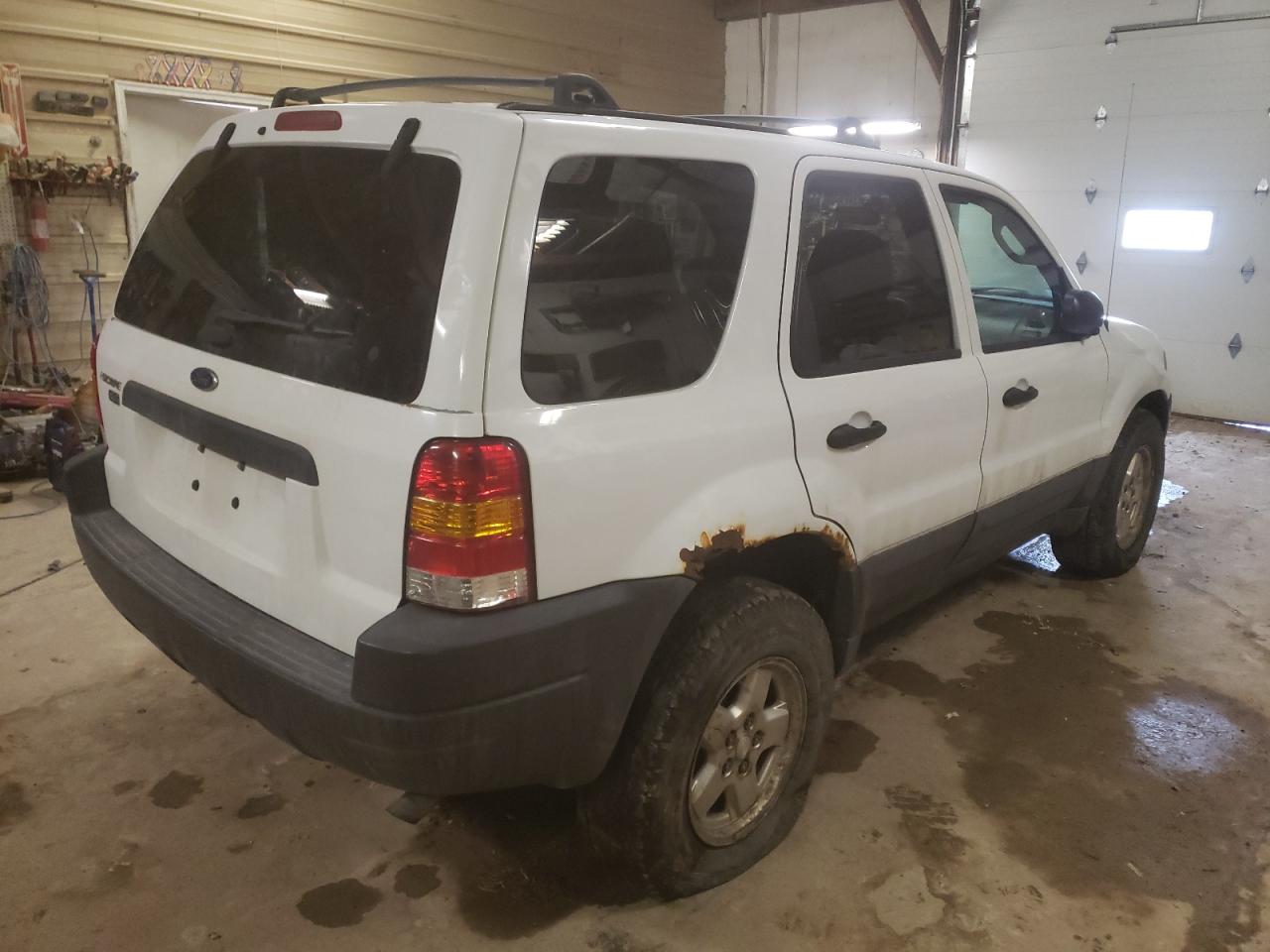 Photo 4 from auction – 2003 FORD ESCAPE XLT with VIN 1FMYU93183KD99745