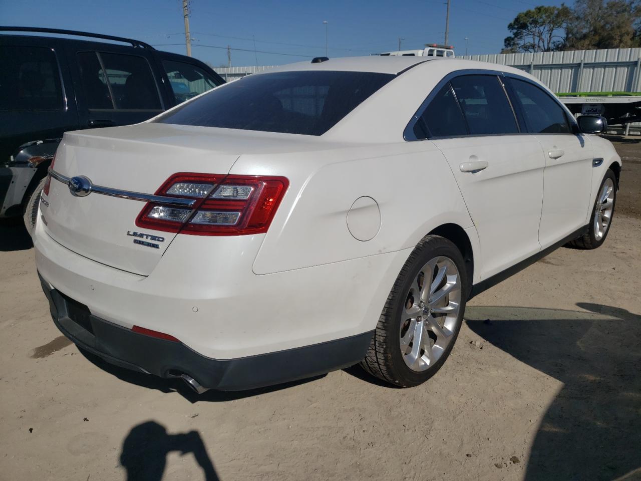 Photo 4 from auction – 2013 FORD TAURUS LIM with VIN 1FAHP2F8XDG137716