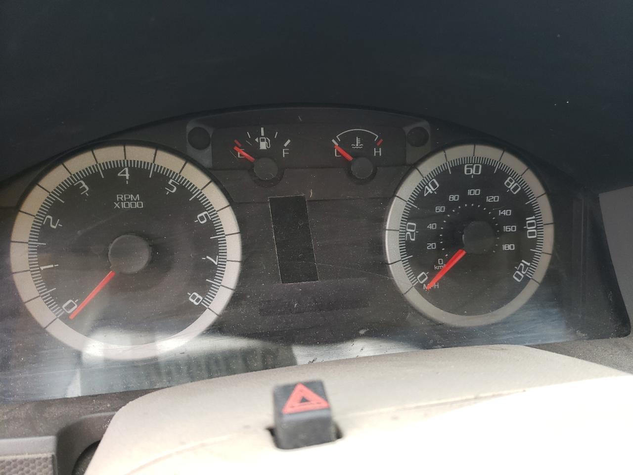 Photo 8 from auction – 2009 FORD ESCAPE with VIN 1FMCU03769KA52238