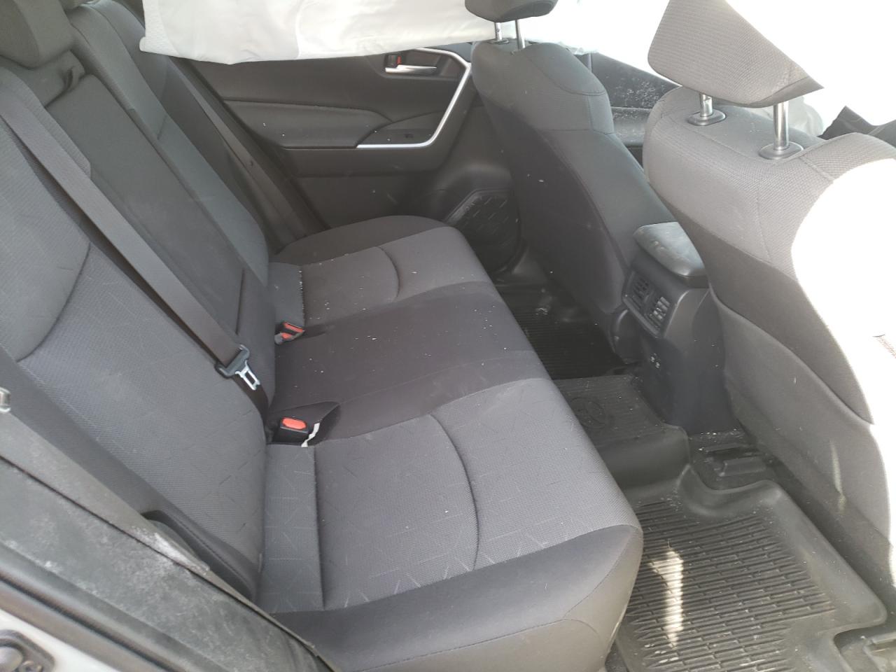 Photo 6 from auction – 2019 TOYOTA RAV4 XLE with VIN JTMP1RFV8KJ019668