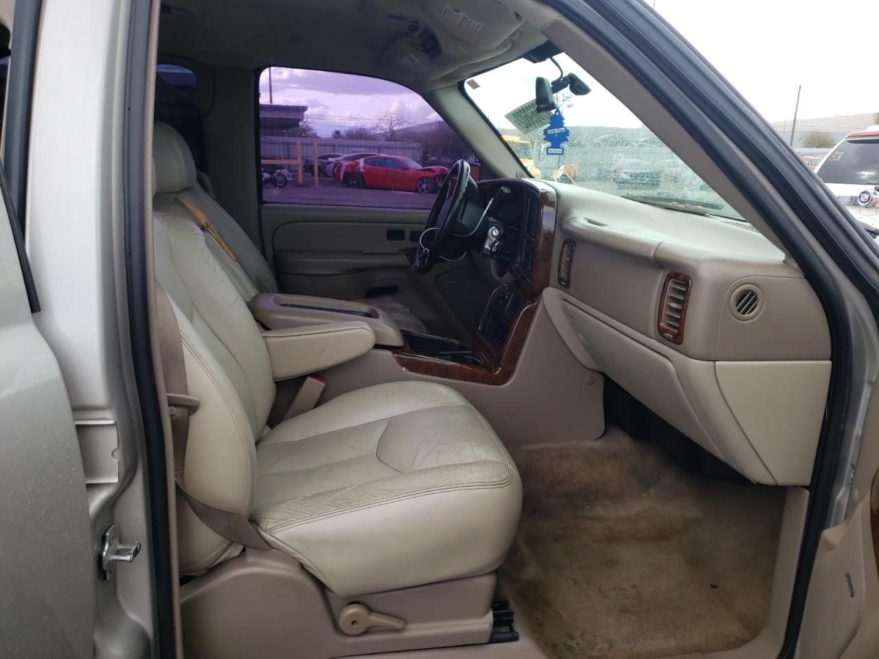 Photo 5 from auction – 2004 GMC YUKON with VIN 1GKEC13T34R262397