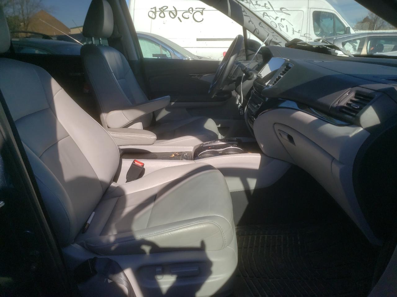Photo 5 from auction – 2019 HONDA PILOT LX with VIN 5FNYF6H64KB044973