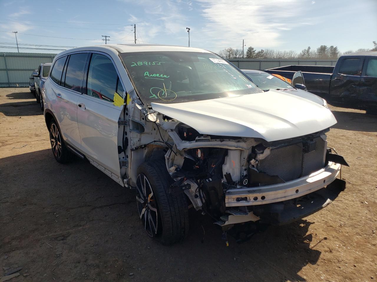 HONDA PILOT TOUR 2019 with VIN 5FNYF6H61KB017567 - Photo from auction