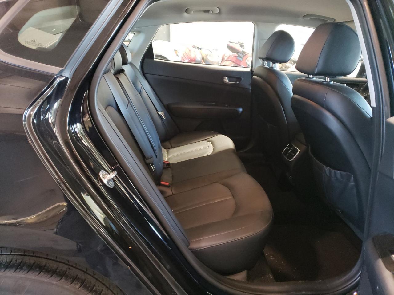 Photo 6 from auction – 2017 KIA OPTIMA EX with VIN 5XXGU4L35HG161874