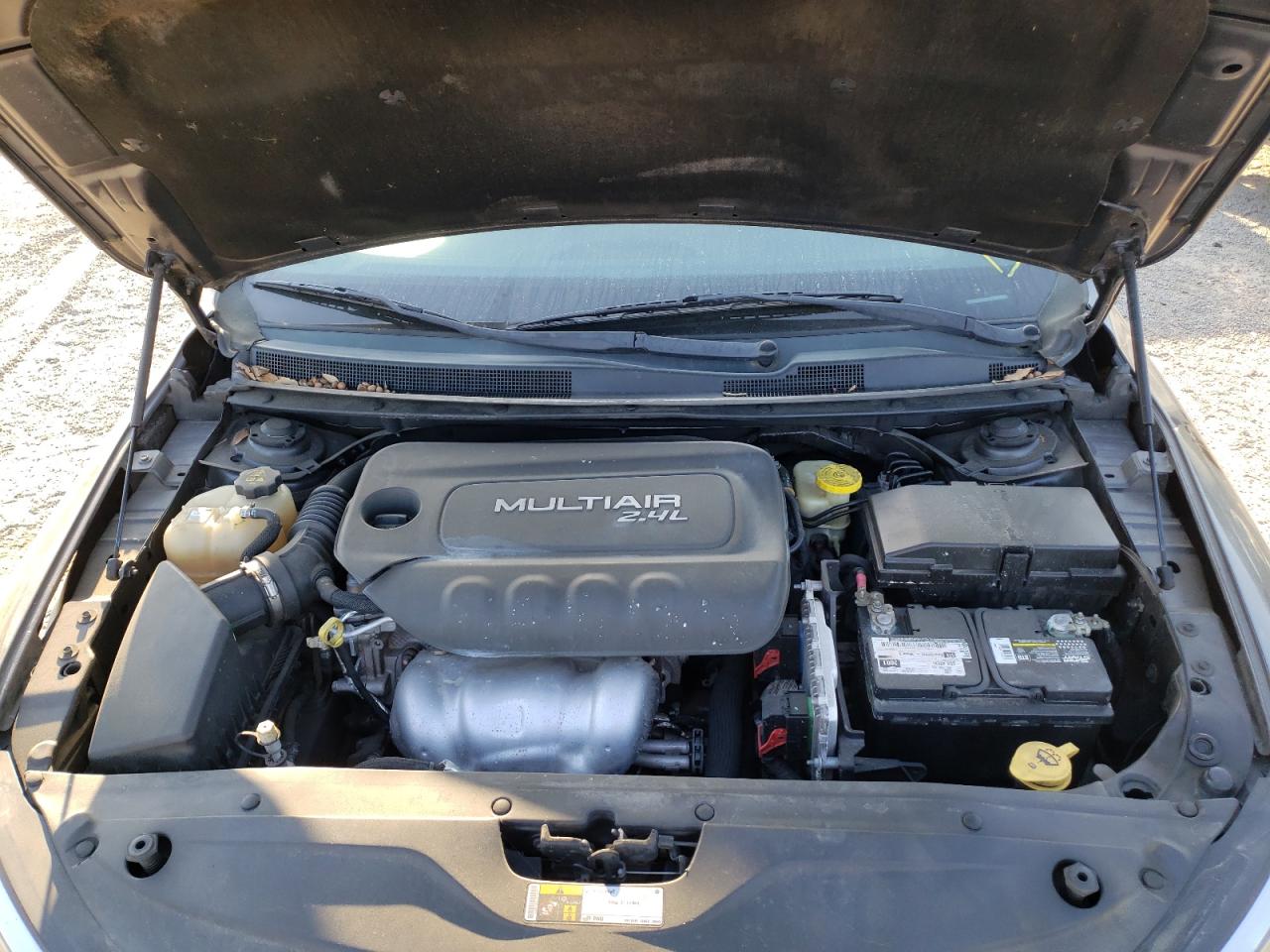 Photo 7 from auction – 2015 CHRYSLER 200 LIMITE with VIN 1C3CCCAB3FN504211