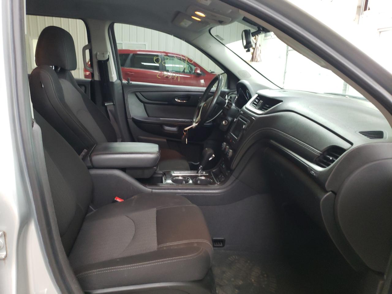 Photo 5 from auction – 2015 CHEVROLET TRAVERSE L with VIN 1GNKRGKD1FJ343885