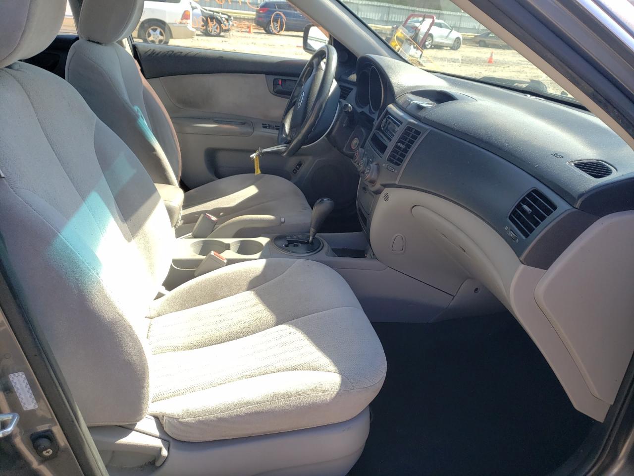 Photo 5 from auction – 2009 KIA OPTIMA LX with VIN KNAGE228995288418