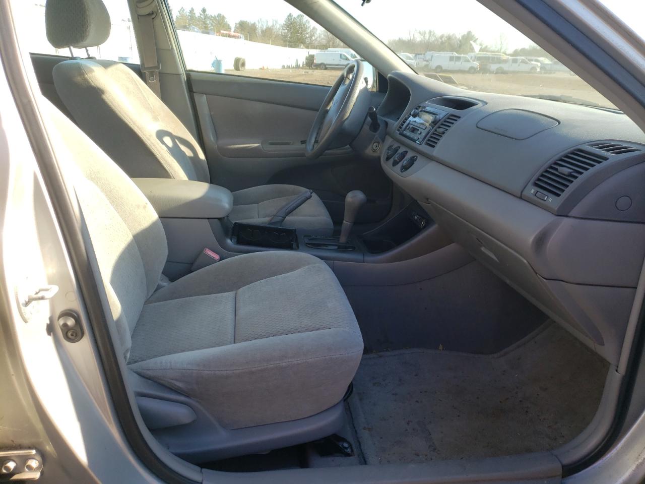 Photo 5 from auction – 2002 TOYOTA CAMRY with VIN 4T1BE32K32U511672