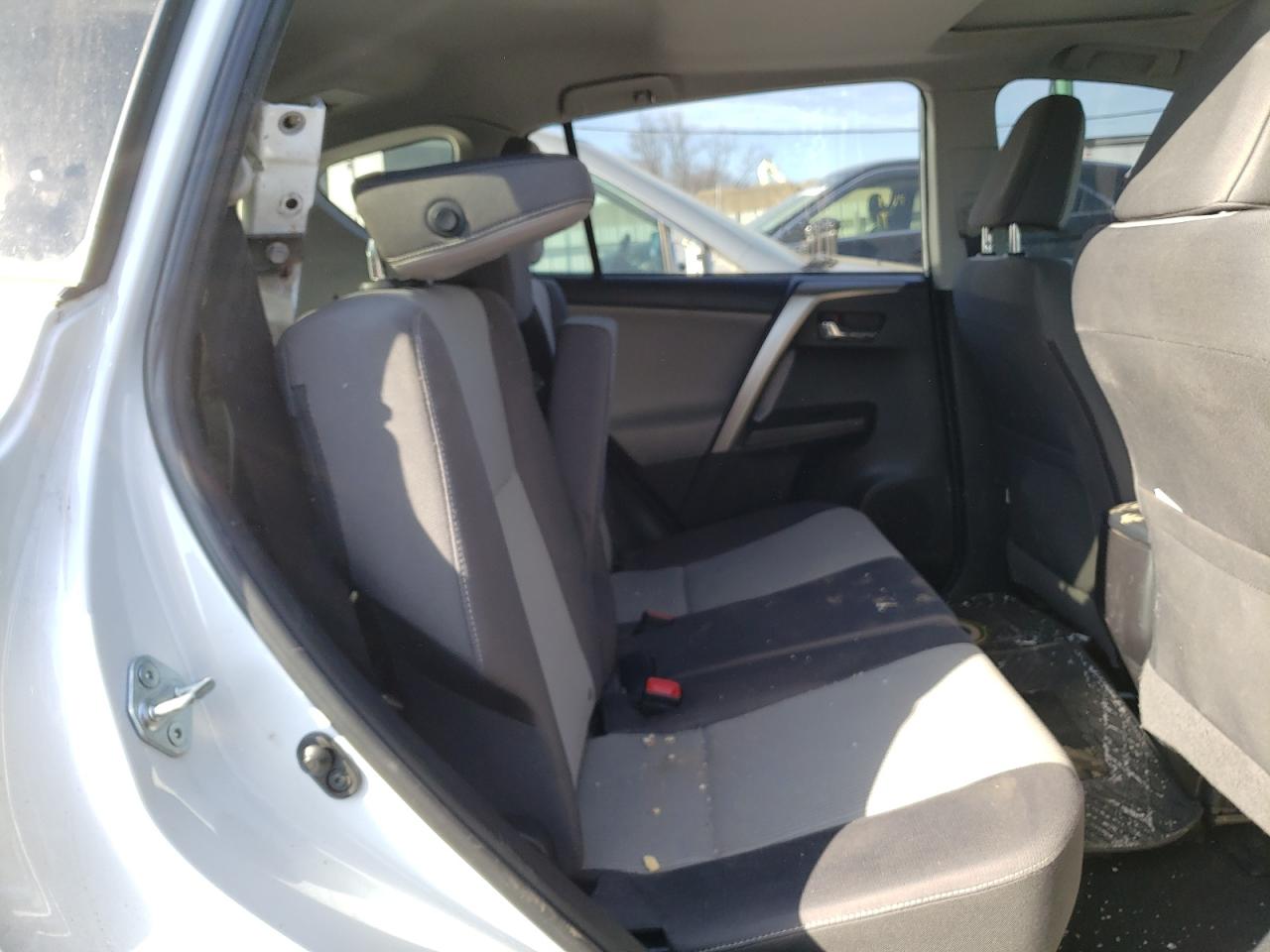 Photo 6 from auction – 2014 TOYOTA RAV4 XLE with VIN JTMRFREV6ED050481