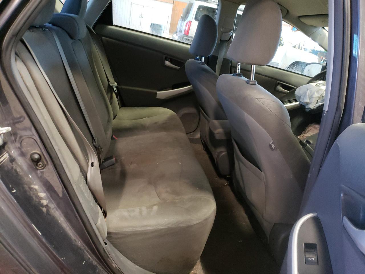 Photo 6 from auction – 2011 TOYOTA PRIUS with VIN JTDKN3DU1B0275033