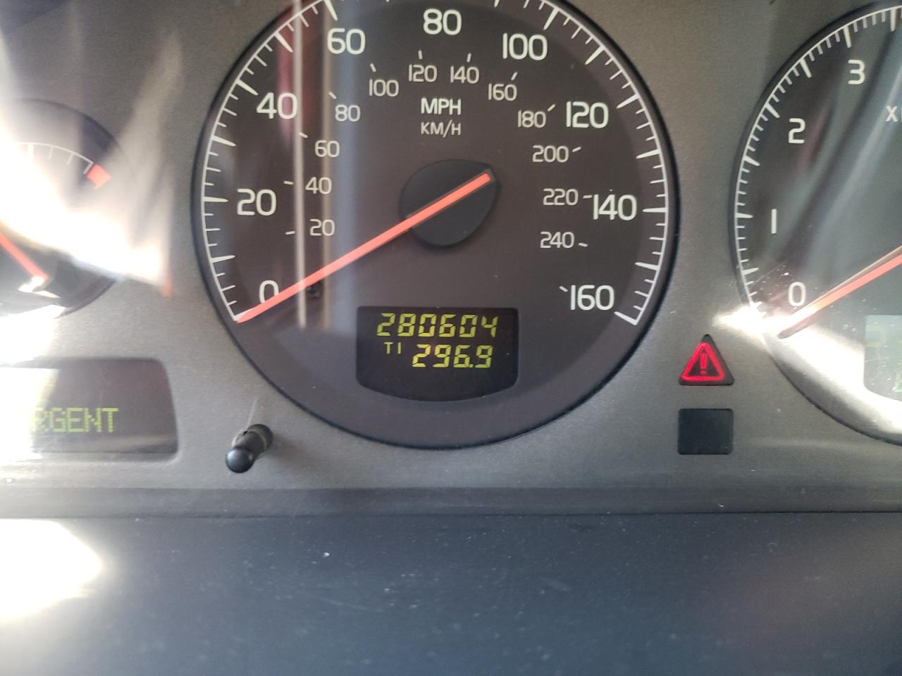 Photo 8 from auction – 2002 VOLVO V70 XC with VIN YV1SZ58D321074569