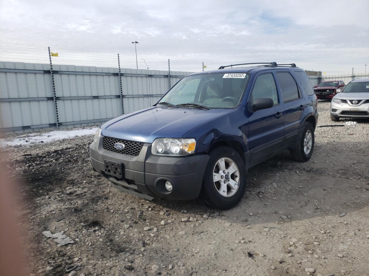 Photo 2 from auction – 2007 FORD ESCAPE XLT with VIN 1FMYU93137KB68855