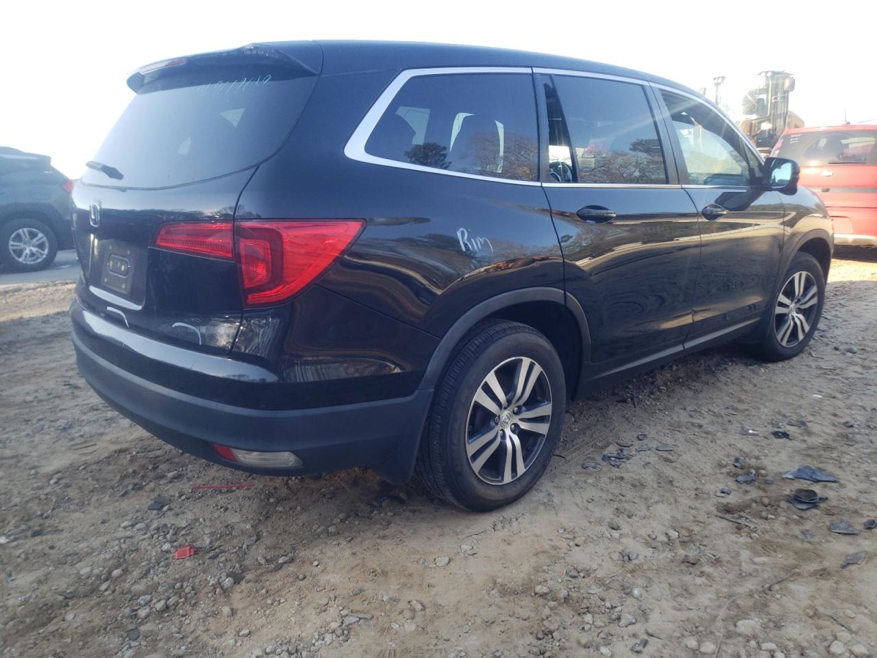Photo 4 from auction – 2016 HONDA PILOT EXL with VIN 5FNYF5H50GB019948