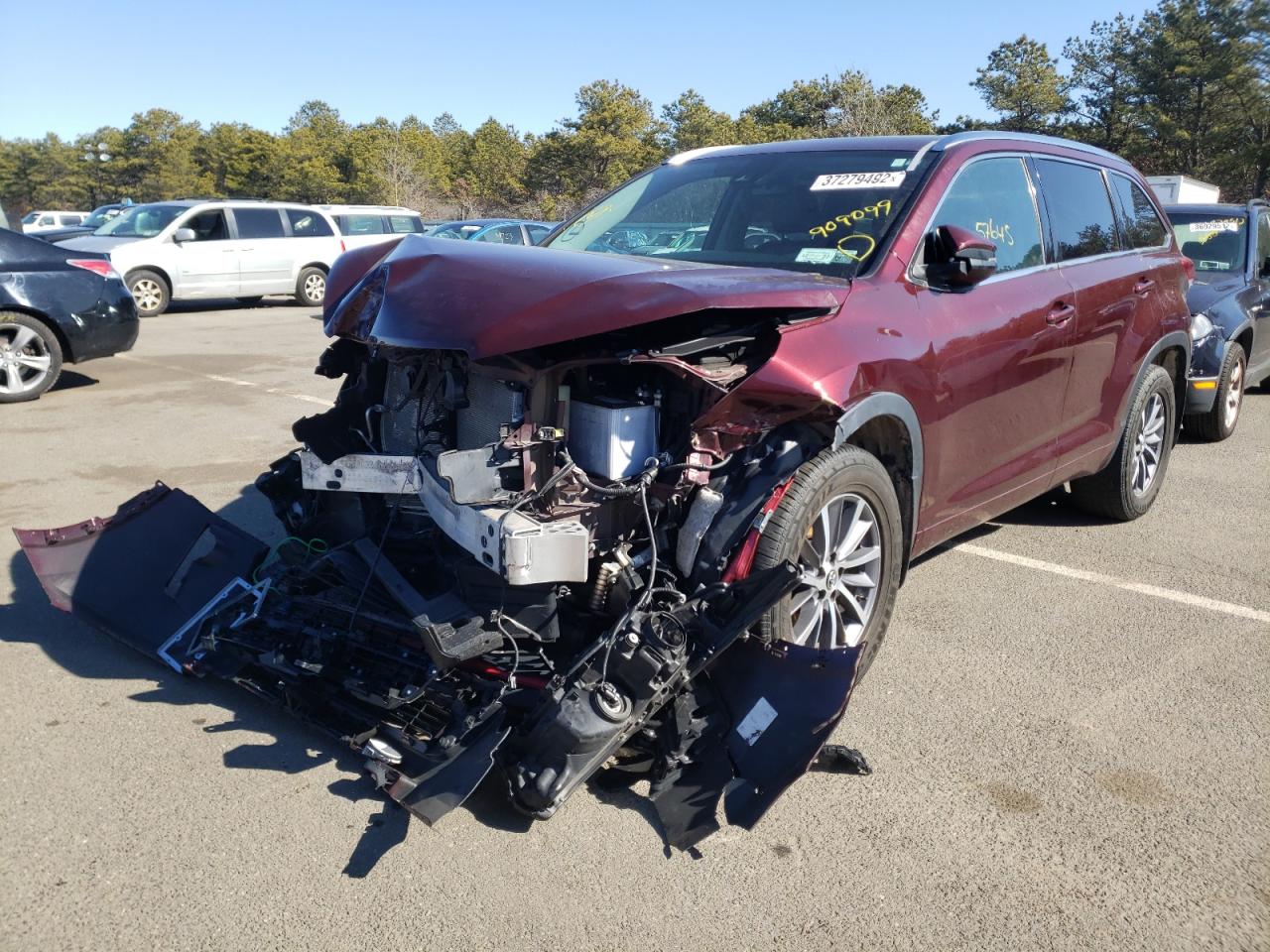 Photo 2 from auction – 2018 TOYOTA HIGHLANDER with VIN 5TDJZRFH5JS909099