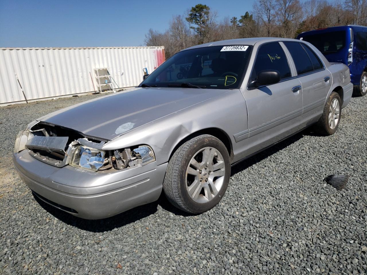Photo 2 from auction – 2007 FORD CROWN VICT with VIN 2FAFP71W57X134599