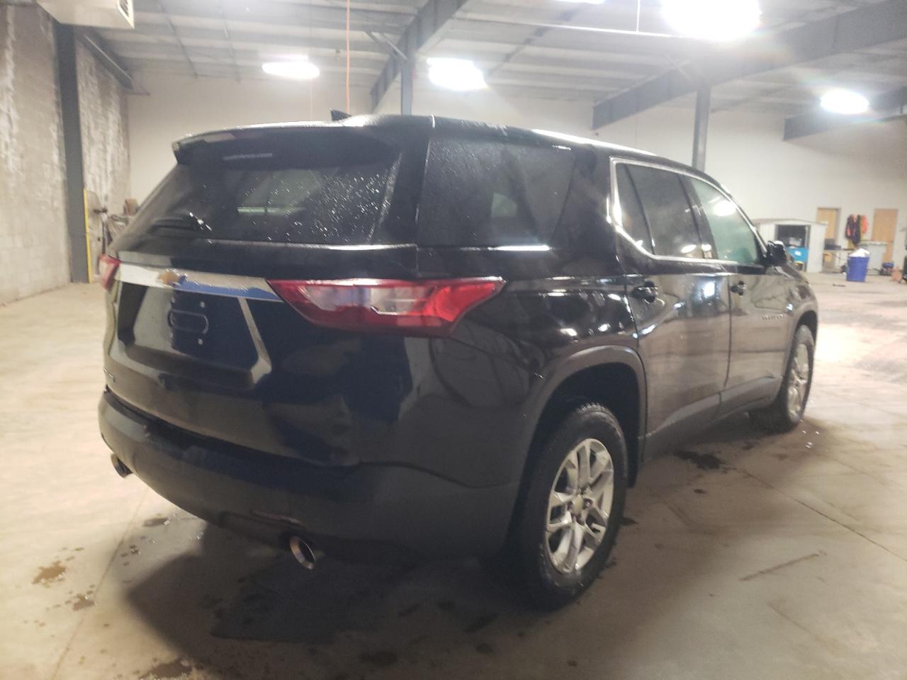 Photo 4 from auction – 2018 CHEVROLET TRAVERSE L with VIN 1GNERFKW1JJ222176