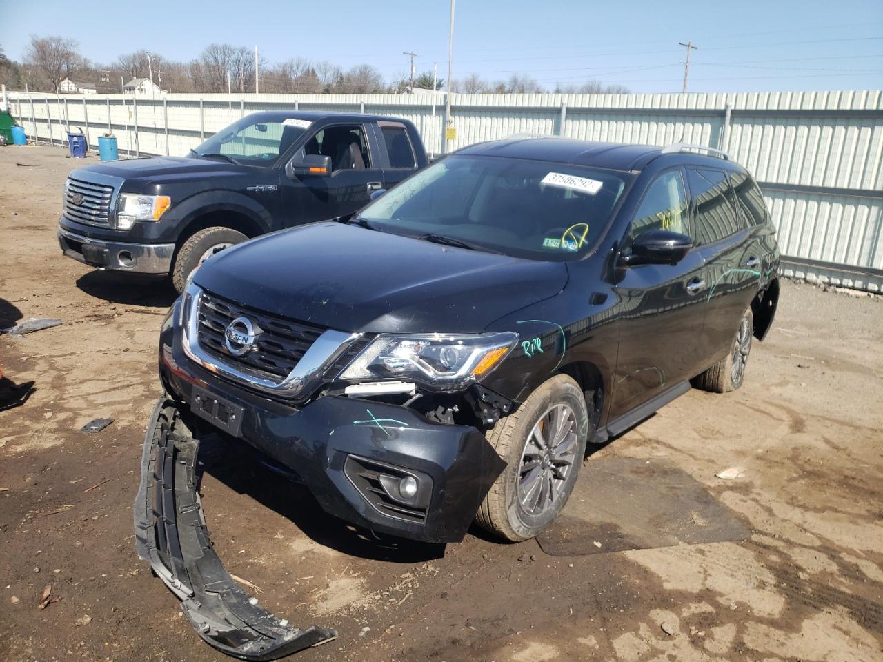 Photo 2 from auction – 2017 NISSAN PATHFINDER with VIN 5N1DR2MM5HC680158