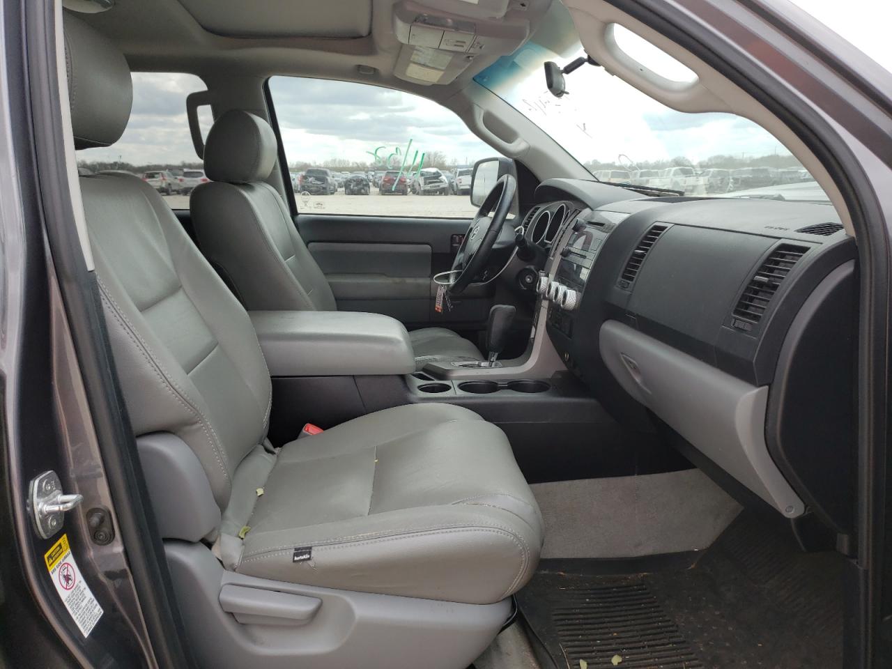 Photo 5 from auction – 2011 TOYOTA SEQUOIA SR with VIN 5TDZM5G15BS002978
