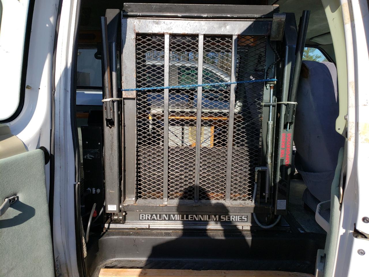 Zdjęcie 9 z aukcji – 2000 FORD ECONOLINE z VIN 1FDRE14W3YHA20474