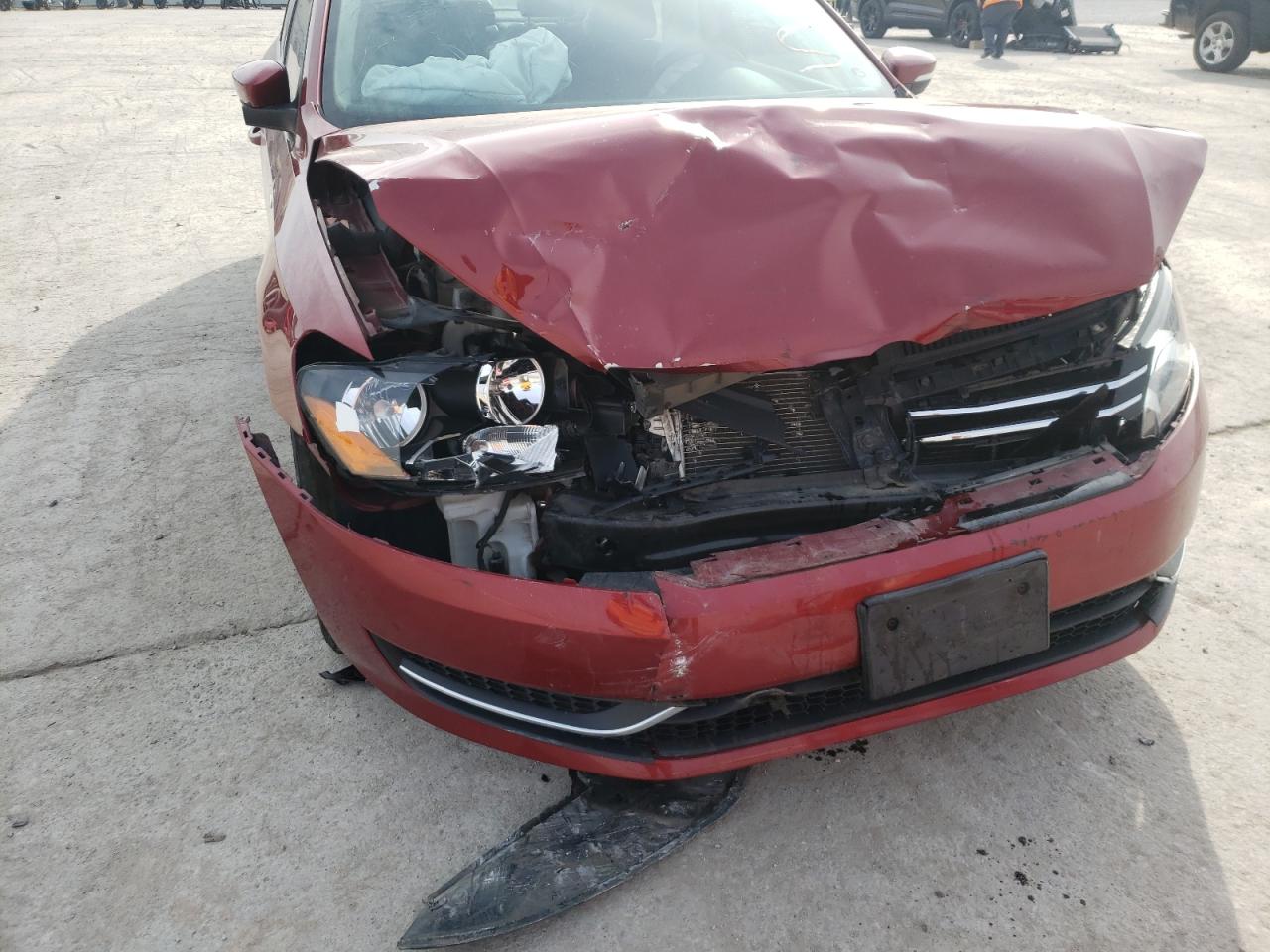 Photo 9 from auction – 2015 VOLKSWAGEN PASSAT S with VIN 1VWAT7A3XFC015011