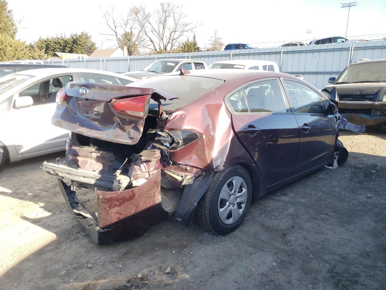 Photo 4 from auction – 2017 KIA FORTE LX with VIN 3KPFL4A70HE082495