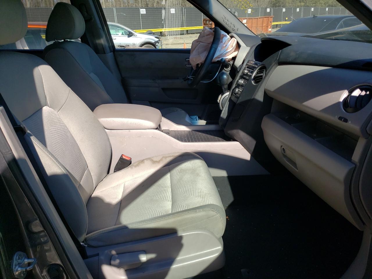 Photo 5 from auction – 2012 HONDA PILOT LX with VIN 5FNYF4H28CB032330