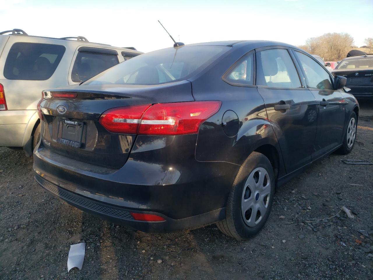 Photo 4 from auction – 2017 FORD FOCUS S with VIN 1FADP3E27HL202598